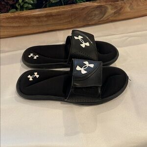 Under Armour Black Slide slides Sandals shoes memory foam  boys size 6 6Y